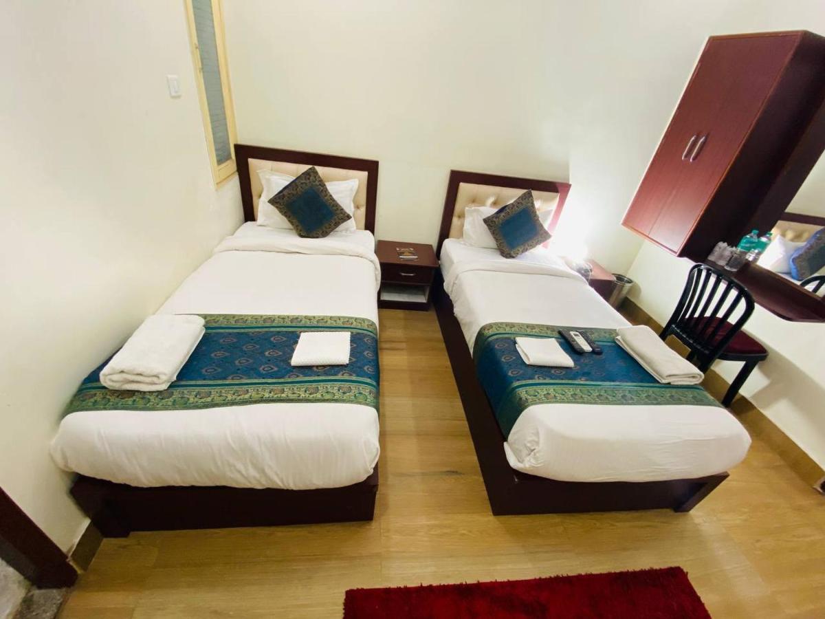 The Century Plaza Hotel Waranasi Zewnętrze zdjęcie